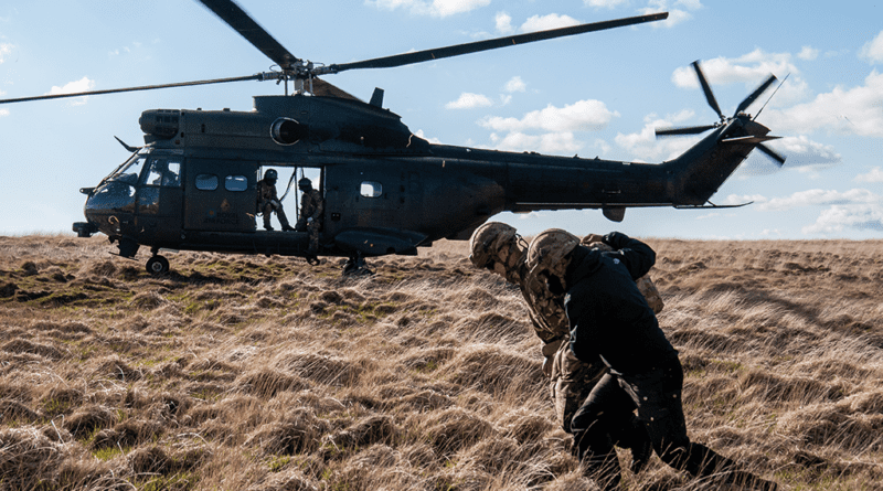 15 Sqn Chieftan Hunt SERE Helicopter Extraction